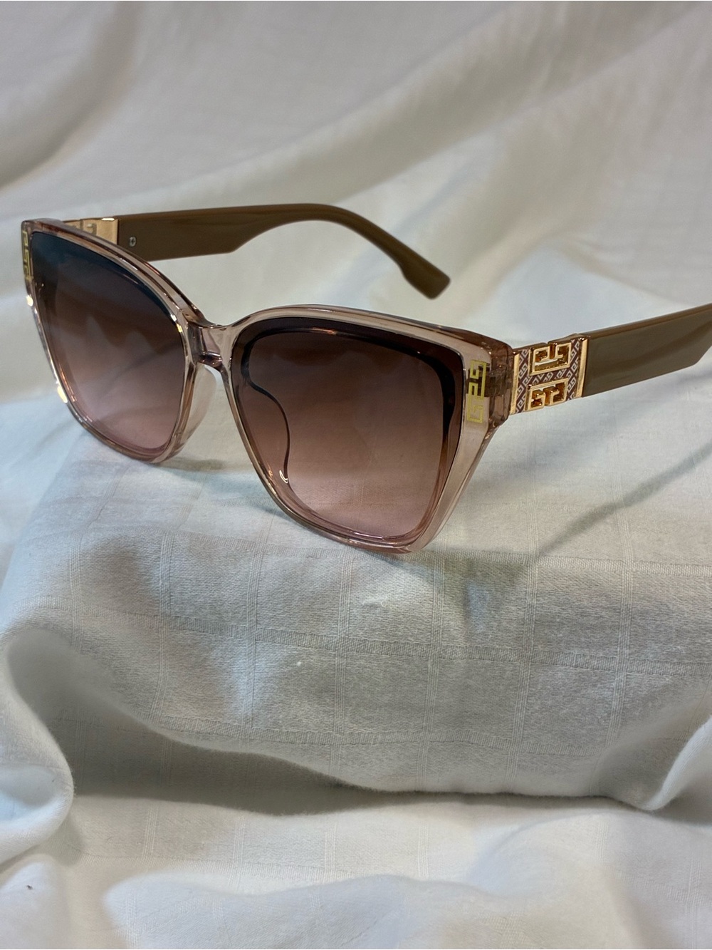 Stylish Pink/Tan Oversized Gradient Cat-Eye Sunglasses